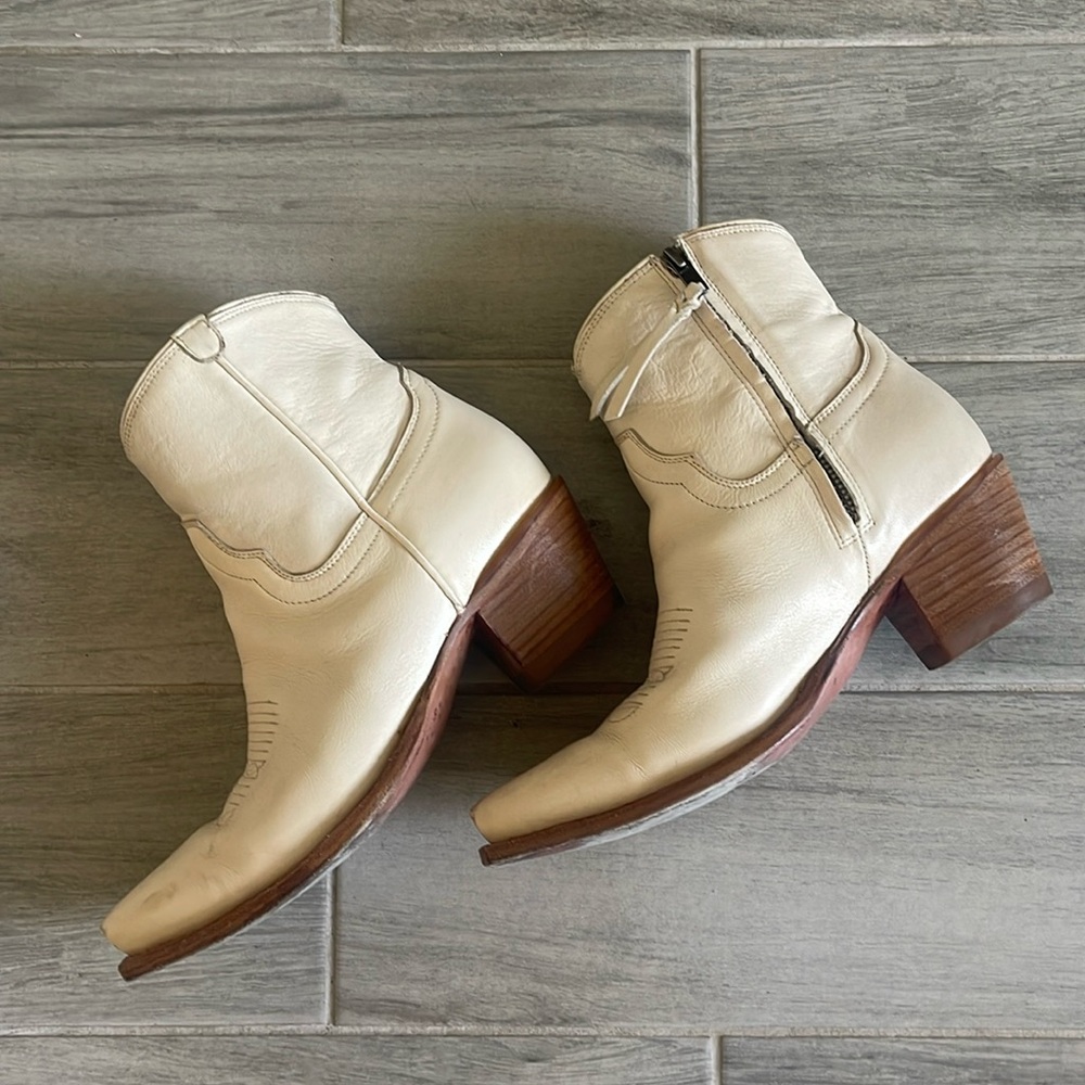 Tecovas Daisy ankle zip up ankle boot